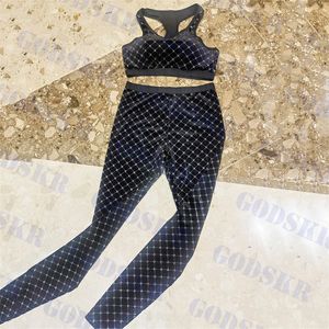 Roupa de banho de veludo de grife para roupas femininas com letras e logotipo para ioga, moda, agasalhos brilhantes, calças casuais, conjunto de duas peças