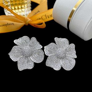 Charm Individualized and Exaggerated Zircon Large Flower Earrings Feminine Street Photos Bride Dresses Earrings 230630