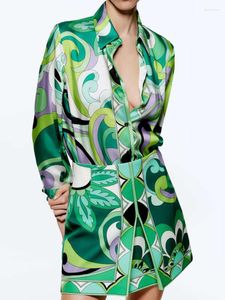 Arbetsklänningar Kumsvag 2023 Women 2 Pieces Set Suits Fashion Summer Print Satin Shirts Tops and Mini kjolar Kvinnliga street kostymkläder