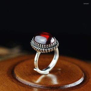 Klusterringar S925 Silversmycken importerade från Thailand Thai Inlaid Garnet Ladies Ring Claw Process