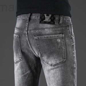 Designer di jeans da uomo Spring New Guangzhou Xintang Cotton Bullet Versione coreana Slim Fit Small Feet Smoky Grey High end European Goods Big Bull Y6LW