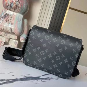 Weekend M46255 N42710 axelväska strand mini distrikt Luxurys designer totes väskor plånböcker män korsar kropp messenger koppling väskor kvinnor läder mode rem handväska