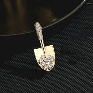 Brooches SUYU Copper Men's And Women's Universal Suit Accessories Waist Closing Pin Creative Design Small Shovel Brooch