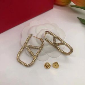 2024 Designer Womens gegen Buchstaben Bolzen Ohrringe Schnecken Luxus Gold Herzförmiges Perlenkristall Gold Doppel Silberschmuck Klassiker