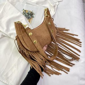 Kvällspåsar Tassel hobo axelkantade handväskor crossbody för kvinnor vintage läder kvinnors fransande plånböcker och