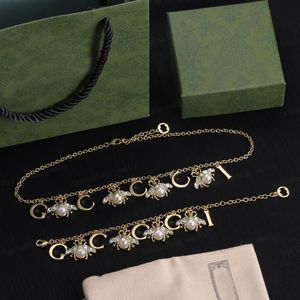 الأبجدية Bee و Pearl Pendant Bracelet ، قلادة ، مجوهرات مصممة للمواد النحاسية ، مجموعة الأزياء ، عيد الحب ، عيد الميلاد ، هدية