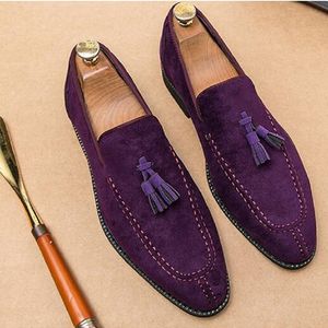 Marca de design masculino camurça sapatos de couro mocassins roxo borla apontou mocassins masculinos vintage deslizamento casual sapatos de vestido social 1aa60