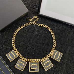 Designer Chokers CCITY LIST LITET PEARL Złoty naszyjnik Kobiety podwójna biżuteria 23545