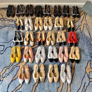 16 Högkvalitet Slingback Tjock Sandaler Leather Sole Chunky Block Heels Flats Circular Toe Women's Luxury Designers Wedding Dress Office Shoes Factory Factwear