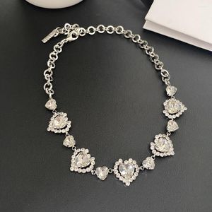 Correntes Famous Designer Brand Crystal Heart Chokers Colar de cor de prata Mulheres jóias tendência européia americana