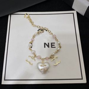 braccialetto di design gioielli firmati Bracciale con ciondoli per donna braccialetto di perle ornamenti di tendenza moda braccialetti Regali di San Valentino con scatola