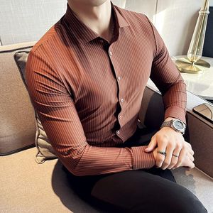 メンズドレスシャツプラスサイズ4XL-Mコリアンロングスリーブストライプメンズ衣類2023シンプルなスリムフィットビジネスカジュアルオフィスブラウスムン