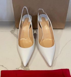 Kadınlar Sandal Topuk Tasarımcı Sandalet Sandalet Ayakkabı Manolos Carolyne Siyah Süet Saten Slingback Pompalar Summber Hotsale Kadın Elbise Düğün Partisi