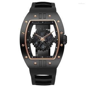 Relógios de pulso Domineering Cool Black Watch Feminino Masculino Barrel-Shaped Grande Dial Estilo Personalidade Simples Casal Rotativo