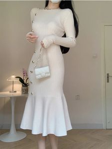 Grundläggande casual klänningar Korean French Autumn Winter Knit Trumpet Mermaid Dresses Women's Slim High midjen Långärmad mjuk tröja klänning 2024