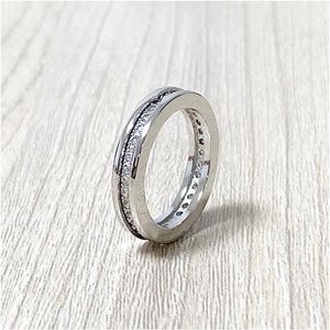Profesjonalna diomonica symulowana diamentowa pierścienie 18k białe złoto Płytą opaskę Wedding Rozmiar 6 7 8 Love Forever Ring Akcesoria z J261A