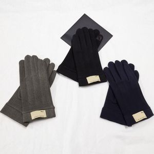 Högkvalitativa män Kvinnliga fingerlösa handskar Designer Varumärkesbokstaven Tjockning Håll Fashion Warm Glove Winter Outdoor Sport Pure Cotton Accessories