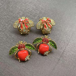 Personalized creative insect earring design with wind inlaid diamonds and personalized hip-hop style small bee earrings