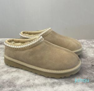 Tasman Slippersデザイナーミニブートプラットフォーム女性メンズファーオーストラリアブーツWGG冬の雪の暖かいふわふわしたブーティー