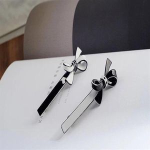 10X3CM Forcina per capelli a farfalla in acrilico bianco e nero con una parola per le donne preferite Articoli classici di moda Gioielli headd281e