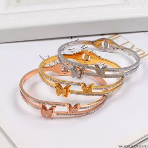 2023 Hort Love Luxury Butterfly Armband Kvinnor Rostfritt stål Rose Gold Bangle Diamond Fashion Smycken Bangles Valentine Day Gift For Girl Friend Proposal Wedding Wedding