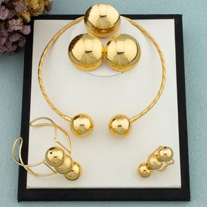 Set di gioielli da sposa Set di gioielli arabi di lusso placcati in oro per le donne Dubai Moda africana Perline rotonde Orecchini Collana Bracciale Anello Gioielli italiani 230928