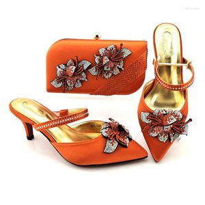 Sandaler Toppförsäljning Orange Women Shoes Match Bag With Flower Rhinestone Decoration African Dress Pumps and Handbag Set QSL037 Heel 7.5cm