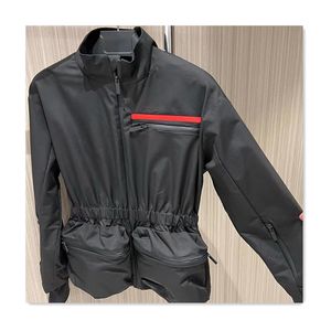 Giacca autunnale da donna giacca firmata moda colletto alla coreana logo rosso lettera vita alta cappotto da donna dimagrante giacca sportiva casual antivento calda da donna