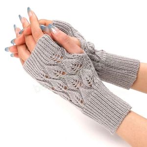 Modne zimowe ciepłe rękawiczki bez palców dla kobiet dzianinowe podgrzewacze na pół palca szydełkowania Krótkie rękawiczki rękawiczki