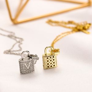 Luksusowy projektant marki Letter Naszyjniki Łańcuch Copper Design Złoty naszyjnik Sweter Newklace dla kobiet