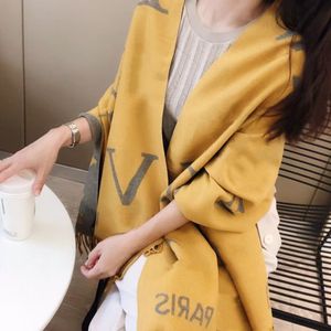 Fashion Winter Cashmere وشاح للرجال النساء الفاخرة V Designer Scarves Pashmina للمصممين شالات دافئة أزياء الصوف الكلاسيكي شال الطويل حجم 180*70 سم