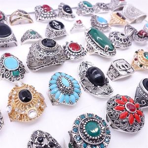 Cały 50pcs Pierścienie damskie retro antyczne srebrne kamienne rhinestone vintage biżuterię pierścień miks