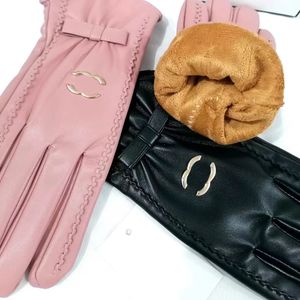 Lyxig designer Varumärkeshandskar för vinter- och höstmode Kvinnor Cashmere Mittens Glove Lovely Outdoor Sport Warm Winters Leather Glovess 3Style