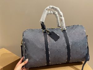 Lüks çantalar erkekler duffel çantalar kahverengi mektup erkek keepall totes denim işlemeli mektup crossbody tasarımcı omuz çantaları bagaj çantası kadın fitness yoga çanta çanta