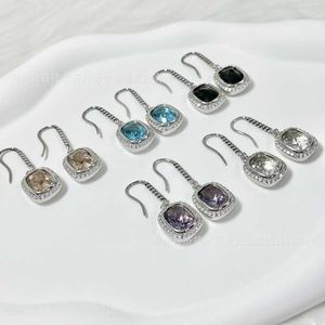 Luksusowe kolczyki designerskie luksusowe skręcona biżuteria 925 Srebrne lekkie kolczyki niciowe z kwadratowym diamentem do szybkiej sprzedaży