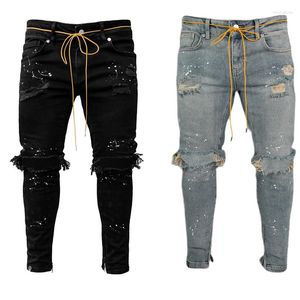 Jeans da uomo coreani slim fit da uomo strappati bianchi con punti di vernice a vita media elasticizzati pantaloni lunghi in denim taglie forti