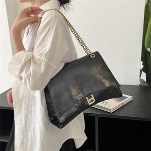 Ampulheta Óleo Cera Couro Preto Corrente Dourada Um Ombro Crossbody Versátil Estilo Ocidental Bolsa Wanderer modelo 4239