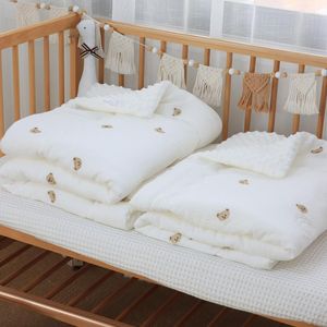 Одеяла 100/150 см, зимнее толстое муслиновое хлопковое одеяло с вышивкой медведя и тигра, детское пуховое одеяло для новорожденных, термоутешитель, одеяло для кроватки с наполнителем