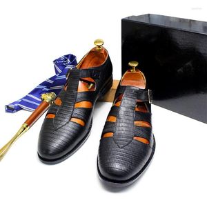 Sandálias masculinas ocas de couro de grão completo casual verão couro outerwear sapatos de condução empresário plus size