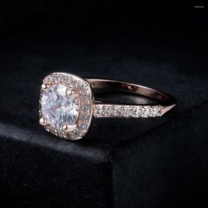 Обручальные кольца Обручальное кольцо для женщин Серебряного цвета Изысканное бижутерное модное квадратное ювелирное изделие с кубическим цирконием DWR531