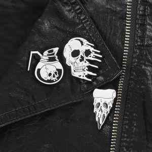 20 st mycket europeisk tekanna Skull Cowboy Pins Badge Rose Skeleton Eloy Paint Brosches Unisex Halloween Clothing Pin Jewelry Accesso2616