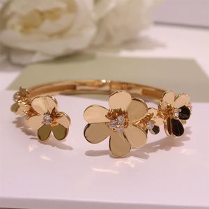 Perfektes, beliebtes Glücksgras-Armband, Blumen-Dame-Armband, modisches High-End- und hochwertiges Tanzparty-Frachtgeschenk, herrlich261C