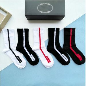 5 pairs/box Luxury Designer men's socks 5 pairs fashion sports socks embroidered casual cotton men's socks gift box set