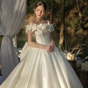 Nuovo abito da sposa moderno in raso lungo fuori spalla cristalli in perline abiti da sposa Cappella perline Abiti da giardino bianco abito da ballo Abito da ballo Big Bow Vestido de nolia