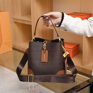 Zaawansowane kobiety w 2023 r. Nowy nadruk mody dużej pojemności kubełko Casual Crossbody Bagne torebki na ramię Model 9236