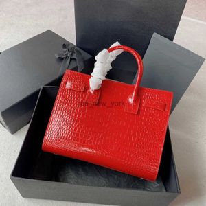 Totes 2023 Hot Sale New Top Class Crocodile Red 100% Leather Women's Portable Shoulder Bag Luxury Casual utseende High-End Fashion 240407