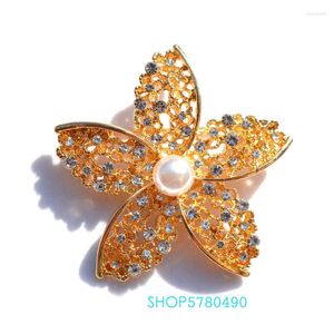 Brooches Fashion Jewelry Rhinestone Breast Pin Plumeria Rubra Brooch Women Gold Color Pearl Hallow Lady Coat Garments Accessories