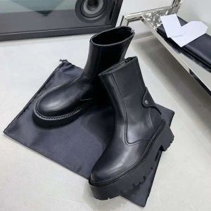 Designer Botas femininas Top Brand Leather Platform Martin Boots Sapatos planos planos Tamanho 35-40