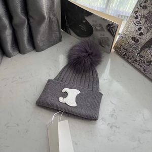 Designer ikon hatt stickad mössa pompom hatt kvinnor chunky stickad tjock varm faux päls pom beanies hattar kvinnliga motorhuven beanie caps 9 färger casquette hög kvalitet