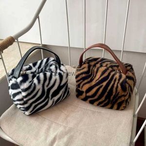 TOTES Winter Plush Pillow Torka Faux Fur Ramię w torbie szachownicze kratą torby na ramię w torbie kwadratowe torebka TOTE Wysoka jakość 240407